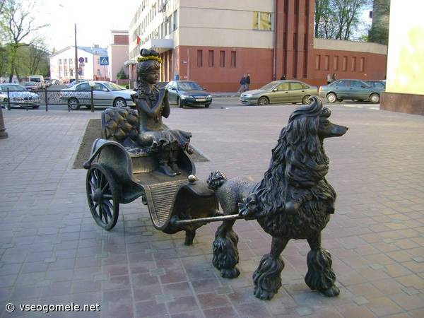 Мальвина и Артемон (Гомель).jpg