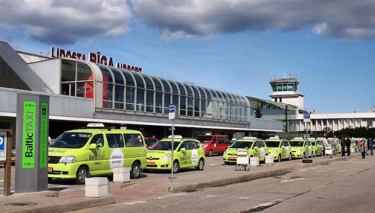 Аэропорт Риги открылся для всех таксистов
